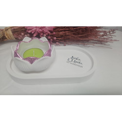 Weisses Deko Tablett mit Lotus Kerzenhalter und Spruch